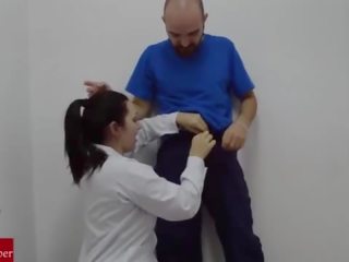 En ung sjuksköterska suger den hospital&acute;s hantlangare balle och recorded it.raf070