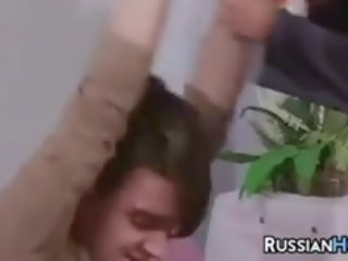 Руски бабичка наслаждавайки а млад пенис