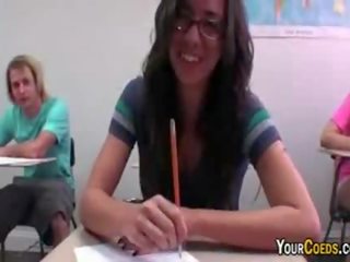 Lesbisk studenter äta fittor på kamera